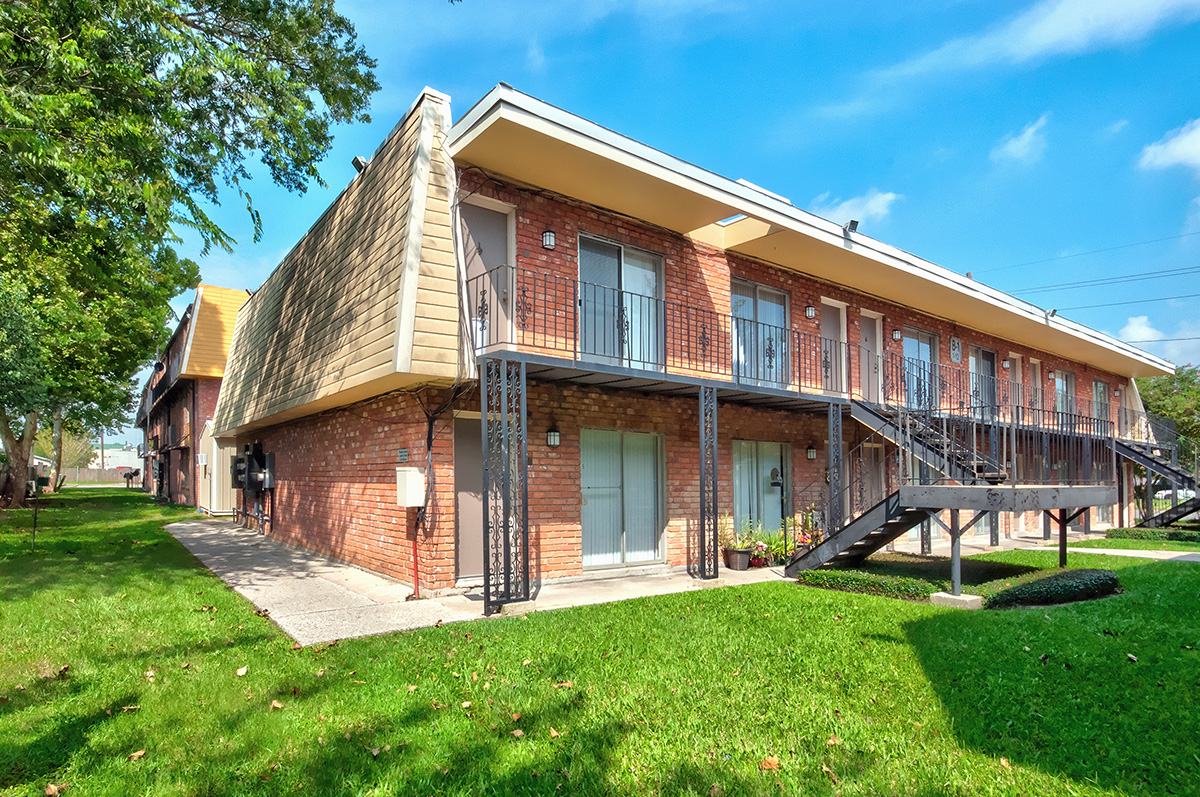 Villas at Emerald Park The Multifamily Advisory Group at Cushman